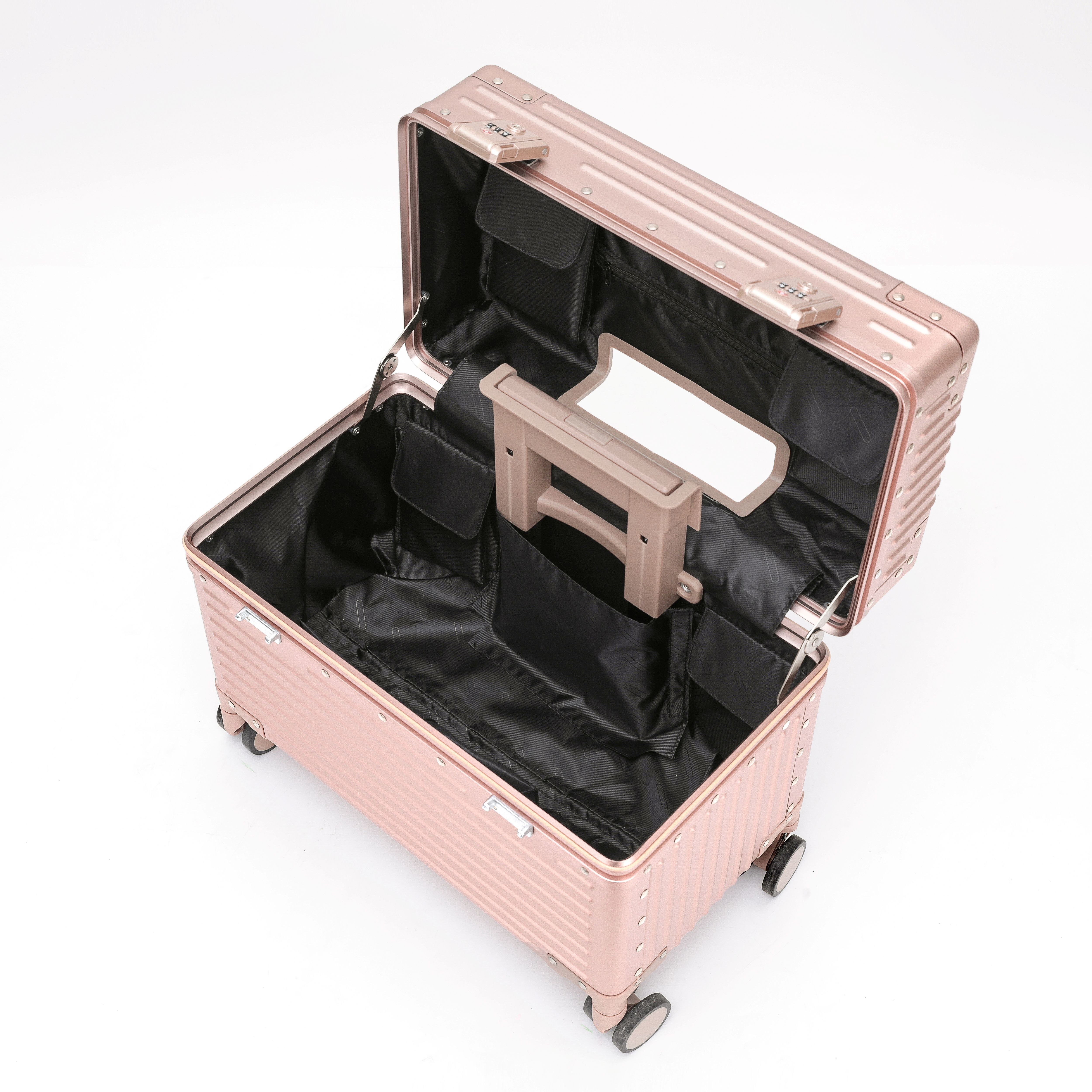 2 kpl magnesiumia ja alumiinia vaunujen matkalaukkusarjat